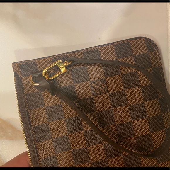 Louis Vuitton Neverfull Pochette MM - Picture 6 of 11